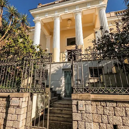 Quattro Colonne, Apartment