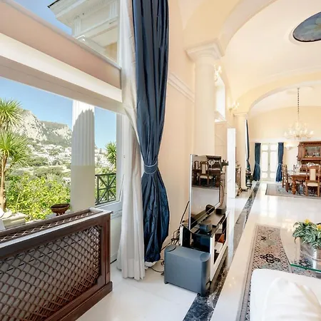 Quattro Colonne, Apartment Capri