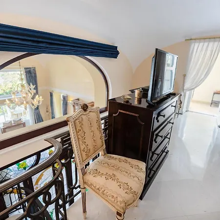 Quattro Colonne, Apartment Capri